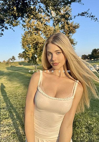 BELLE - Girl escort Paris