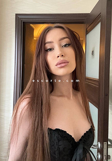 Anna - Girl escort Paris