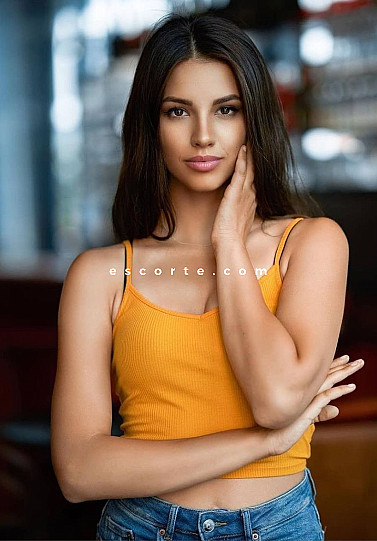 ROSALIND - Girl escort Paris