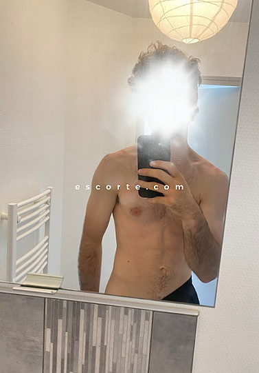 Nathanchtx - Hommes escort Châteauroux