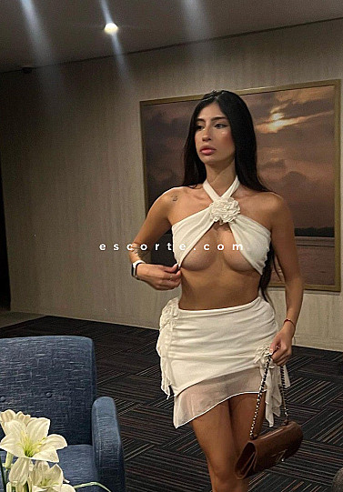 Amelia - Girl escort Paris