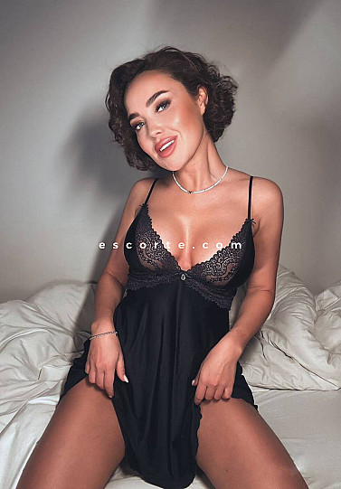 Doris - Girl escort Paris