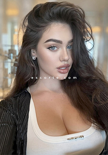 QUEI - Girl escort Paris