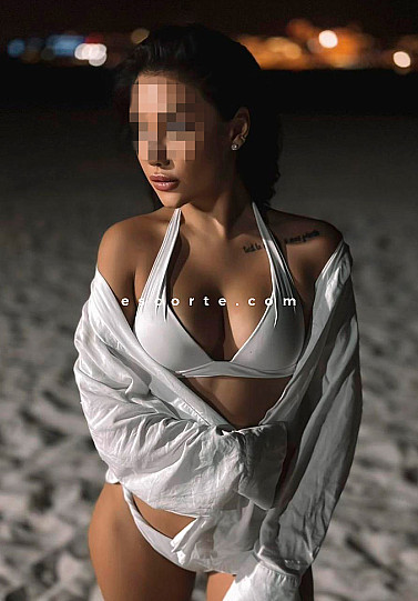 Emillia - Girl escort Paris