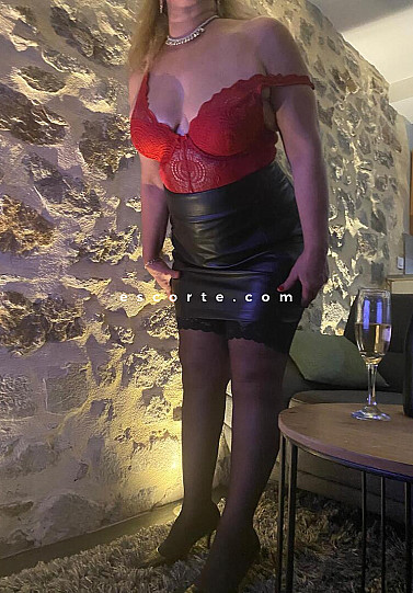 marie17 - Girl escort La Rochelle