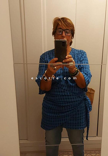 COCO - Girl escort Caen