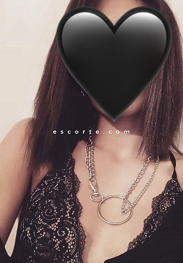 Camelia - Girl escort Paris