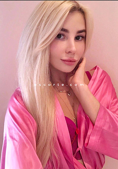 IVANKA - Girl escort Paris