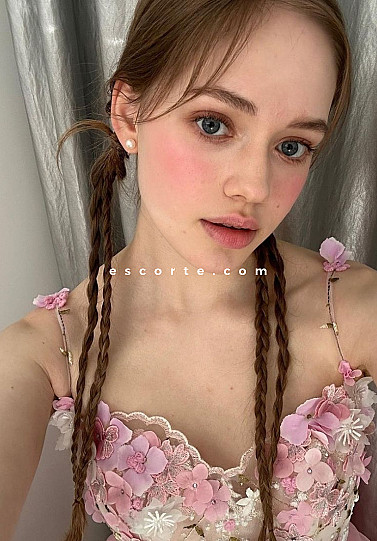 ARSINEE - Girl escort Paris