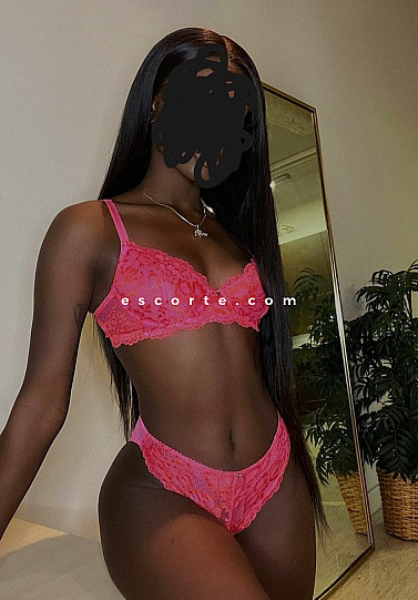 Zarah - Girl escort Toulouse