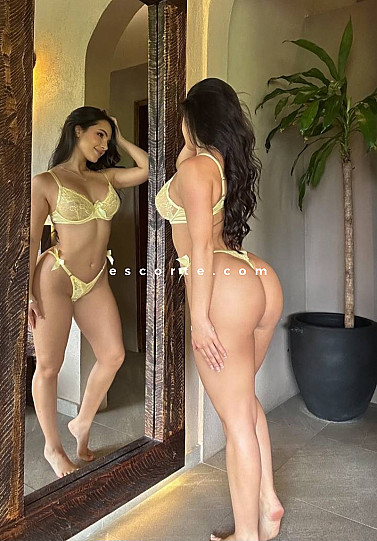 Laurita - Girl escort Paris