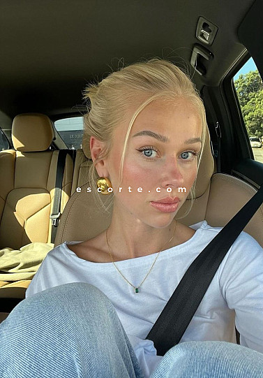 NANDITA - Girl escort Paris