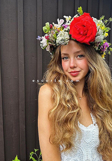 TWINKLE - Girl escort Paris