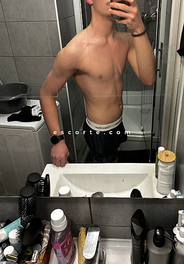 Babacaen - Males escort Caen