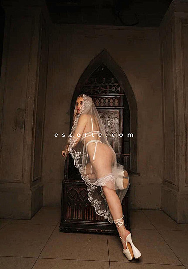 Vica - Girl escort Paris