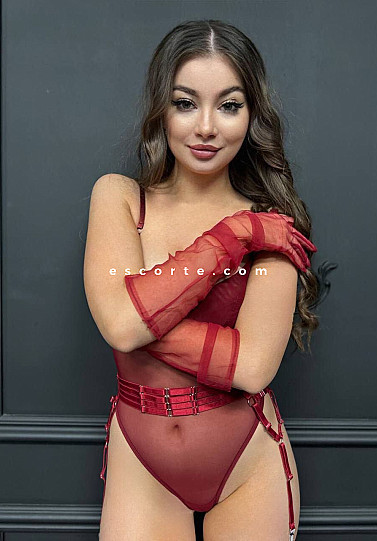 Kaily - Girl escort Paris
