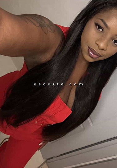 Sexy brunne - Girl escort Mérignac
