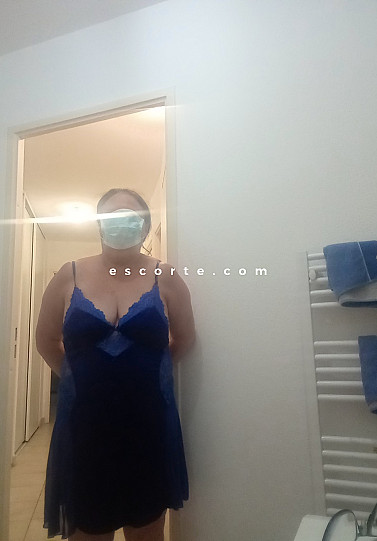 Delphine 83170 - Girl escort Toulon