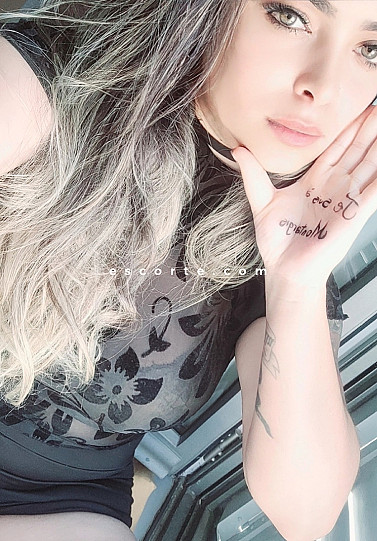 Emilie Leroy - Girl escort Amiens