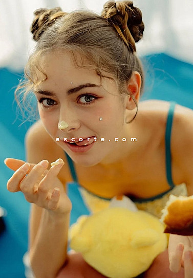 ALYA - Girl escort Paris