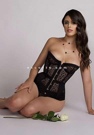 Isabella - Girl escort Saint Tropez