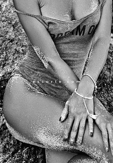 Juliette - Girl escort Aix-en-Provence