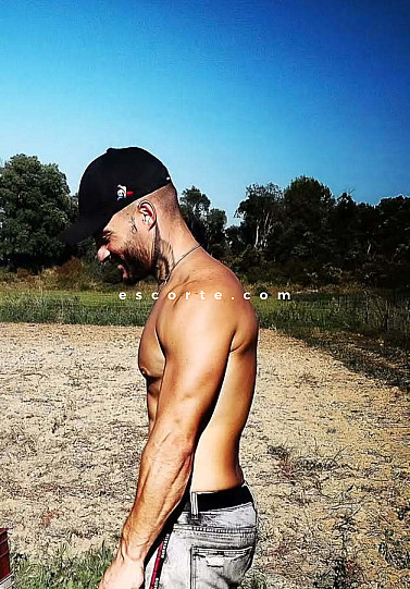Lesims - Males escort Montpellier