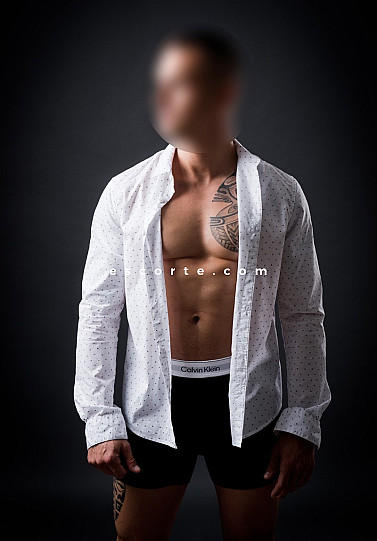 Logan - Males escort Paris