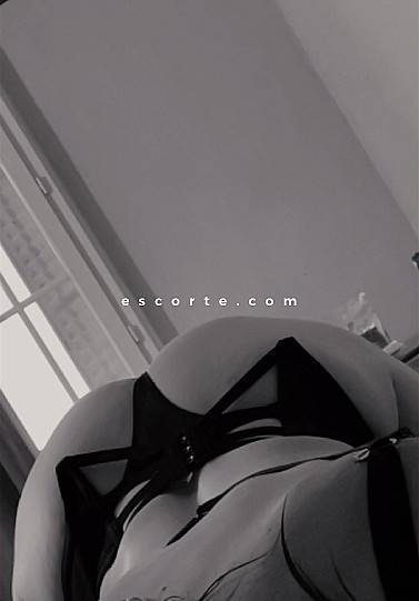 Rose - Girl escort Colombes