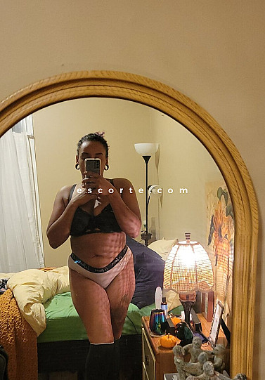 Cool girl - Girl escort Marseille