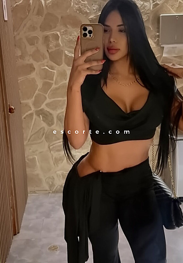 Lesa - Girl escort Paris