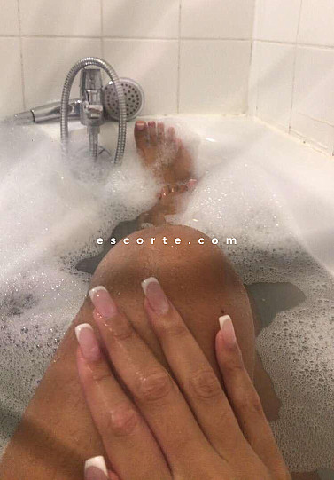 Kenza - Girl escort Bagnolet