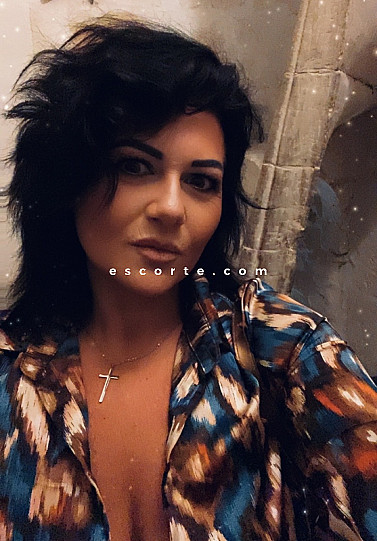 Annapiu - Girl escort Marseille