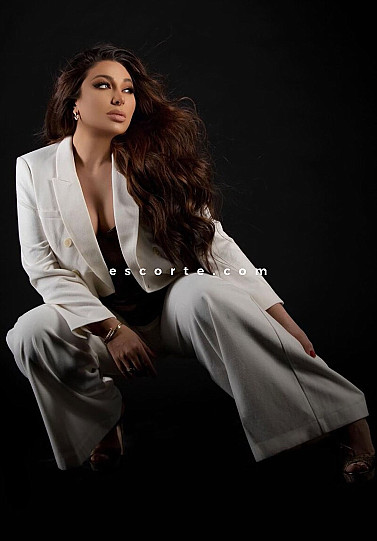 Maya - Girl escort Paris