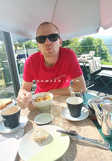 Julien - Hommes escort Saint-Étienne