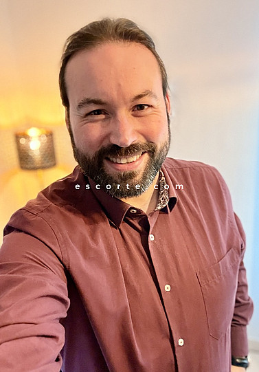 ROMAINTIME - Males escort Caen