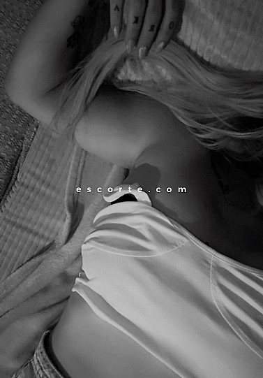 Melii - Girl escort Draguignan