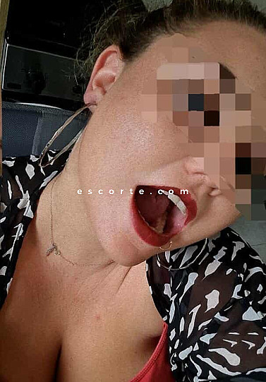 Julie - Girl escort Bordeaux