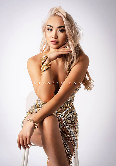 Asti - Girl escort Paris