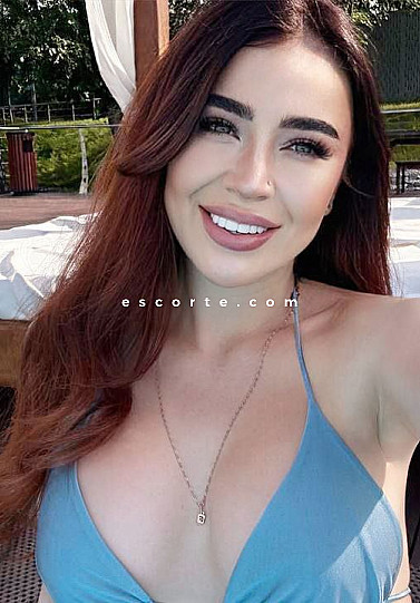 Camilla - Girl escort Paris