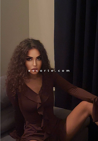 Annie - Girl escort Paris