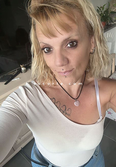 Magalie - Girl escort Calais