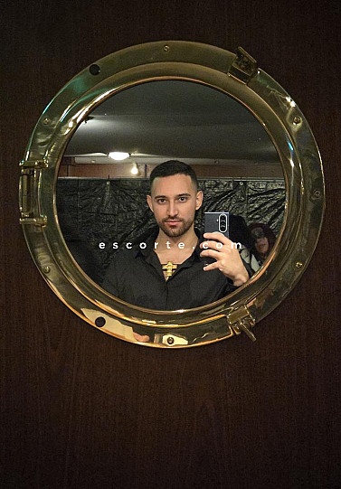 AvePolux - Males escort Paris