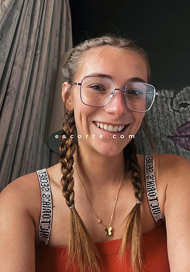 ROZELI - Girl escort Paris