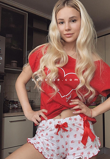 LERA - Girl escort Paris