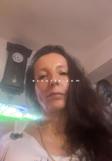 Julia3010 - Girl escort Toulon