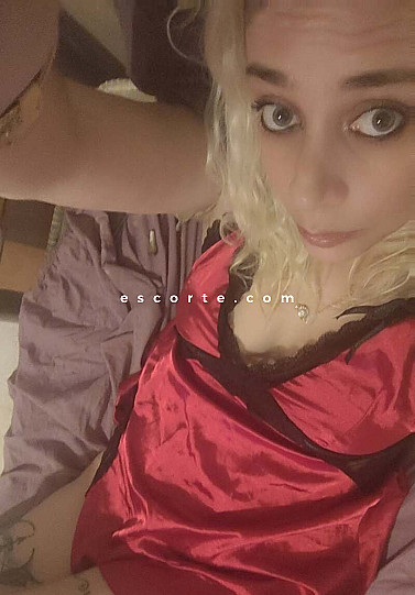 Lilaspipe - Girl escort Montpellier