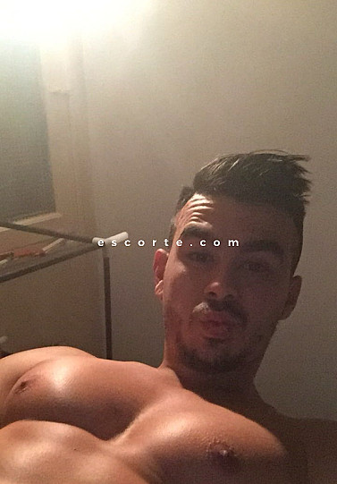 Tony - Males escort Millau