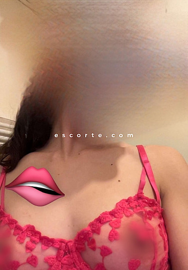 Leya - Girl escort Vannes