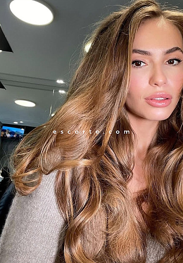 STEFANI - Girl escort Paris